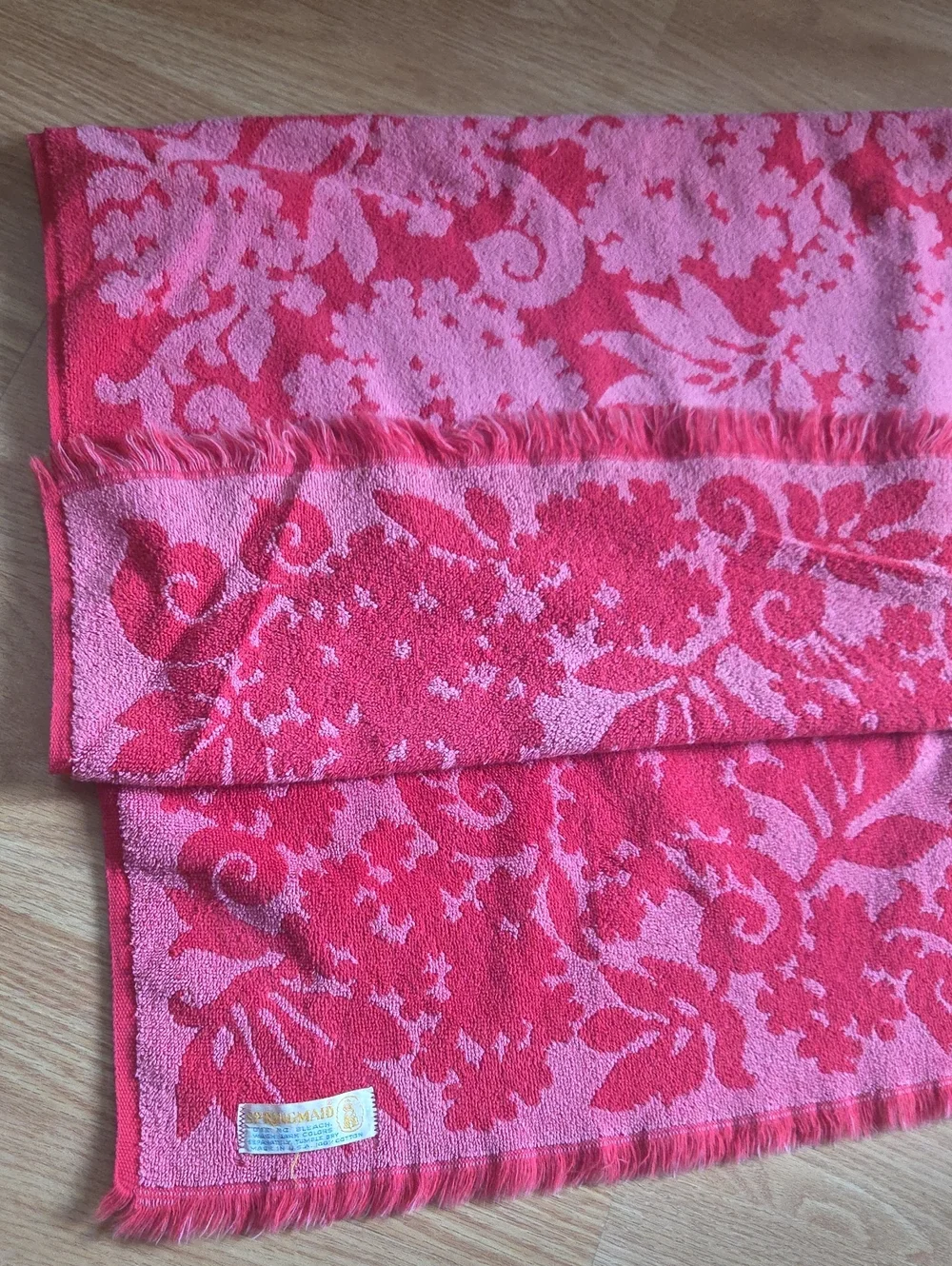 Vintage 1970's Springmaid Pink Jacquard Bath Towel